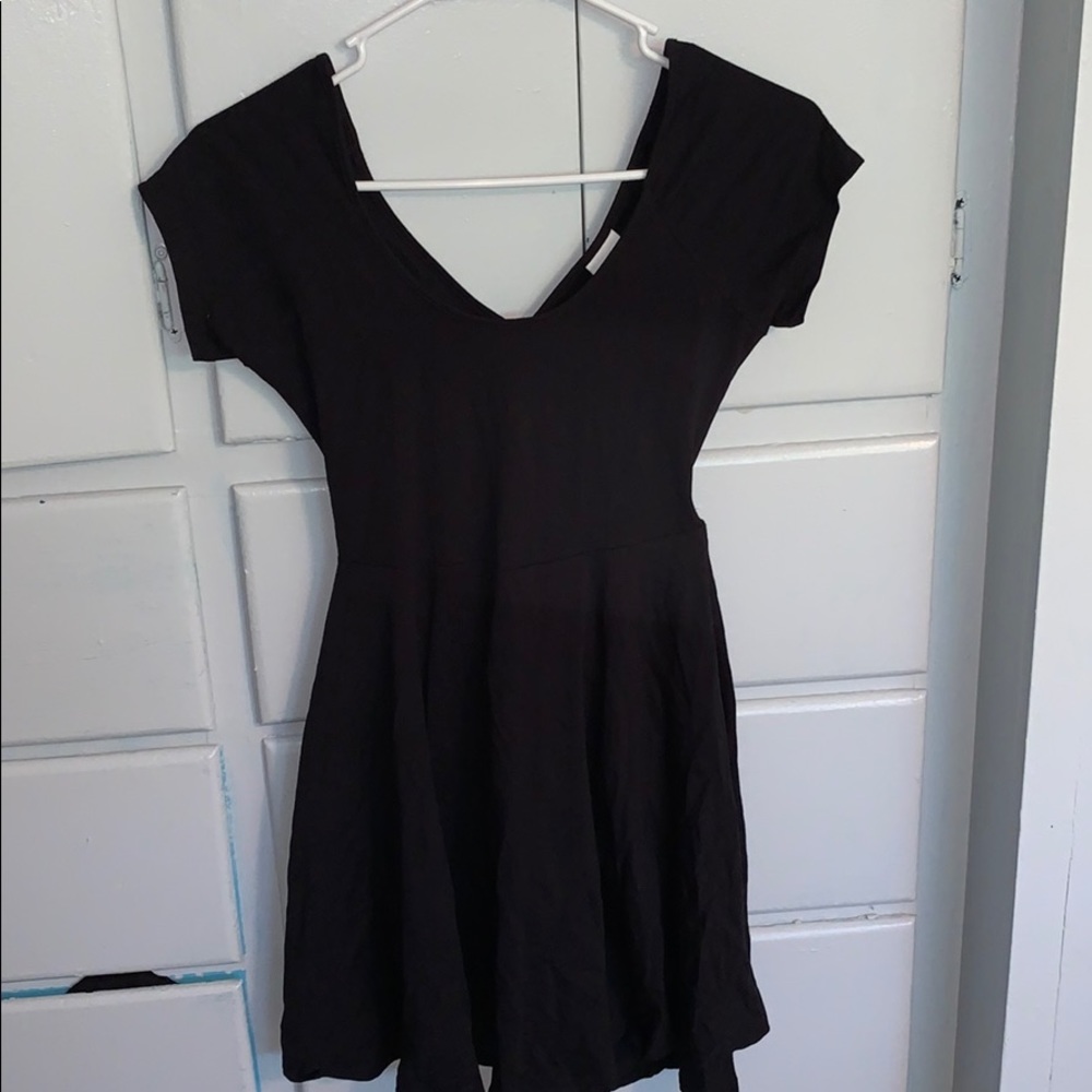 BLACK VS PINK DRESS